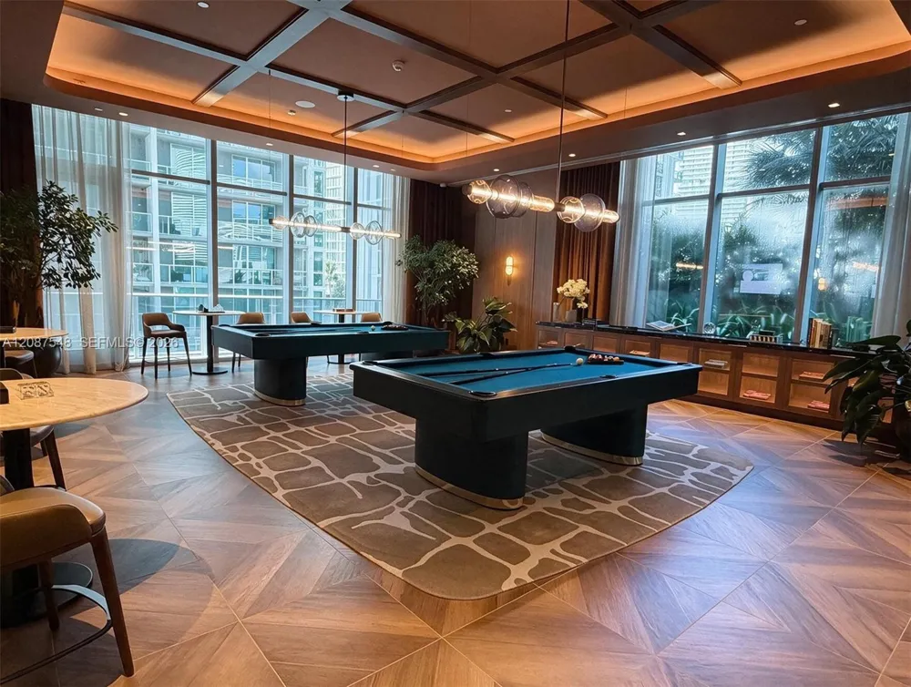 77 SE 5th St #4003 Miami, FL 33131