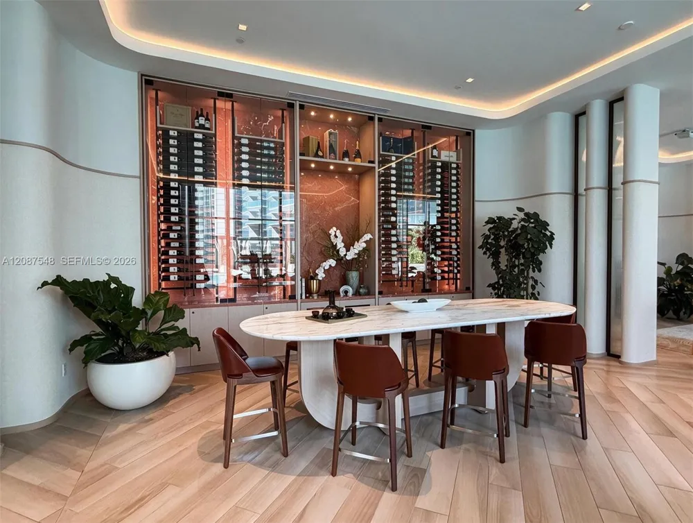77 SE 5th St #4003 Miami, FL 33131