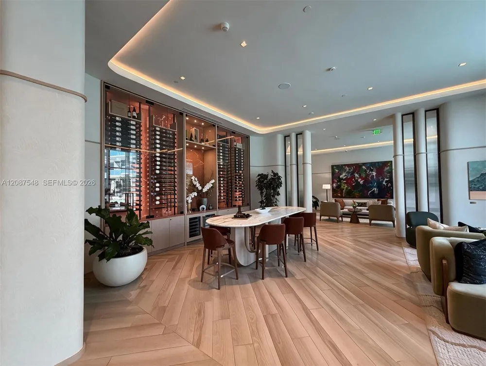 77 SE 5th St #4003 Miami, FL 33131
