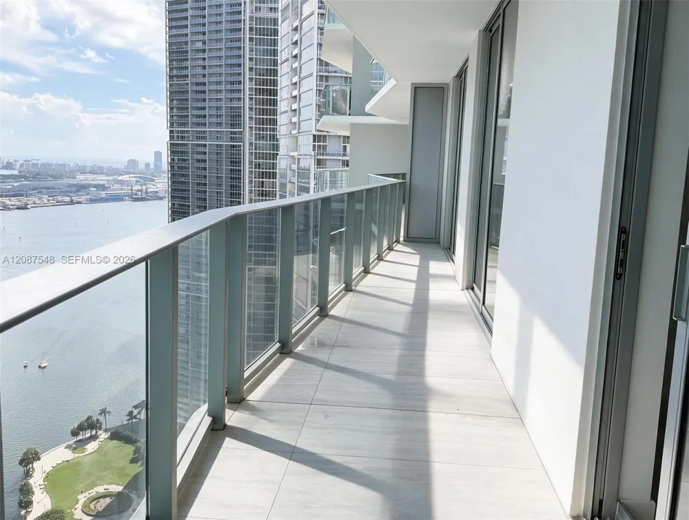 77 SE 5th St #4003 Miami, FL 33131