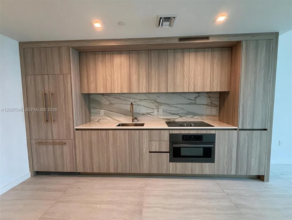 77 SE 5th St #4003 Miami, FL 33131