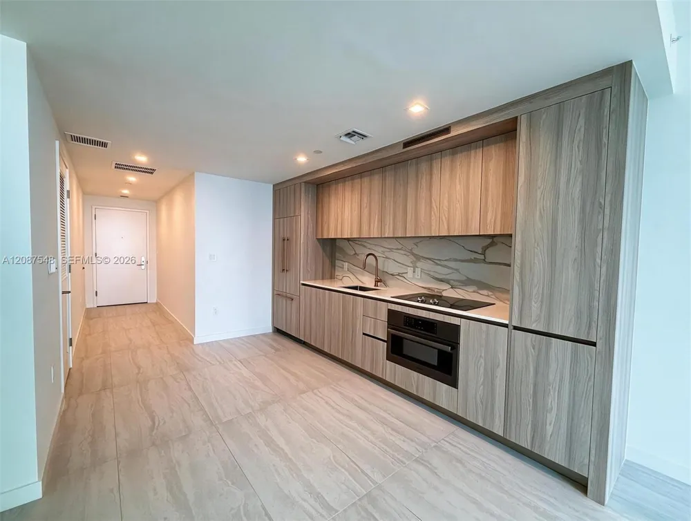 77 SE 5th St #4003 Miami, FL 33131