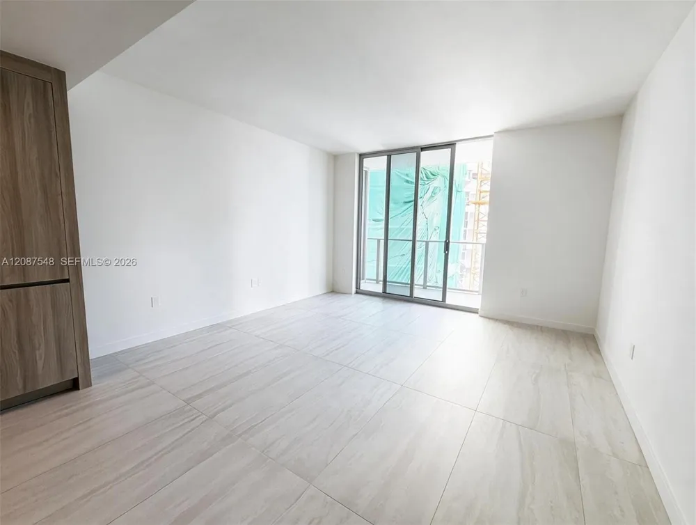 77 SE 5th St #4003 Miami, FL 33131