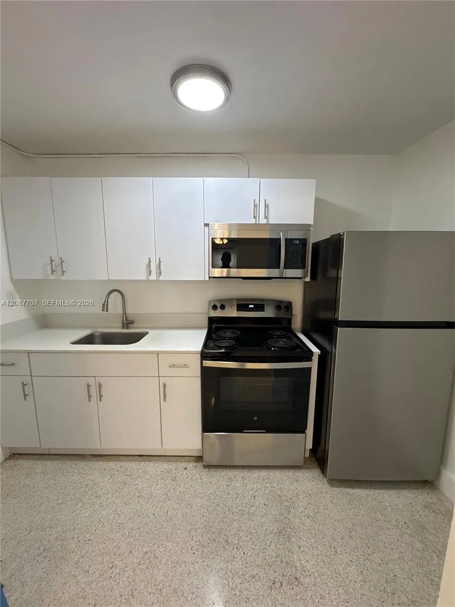 649 SW 7th St #10 Miami, FL 33130