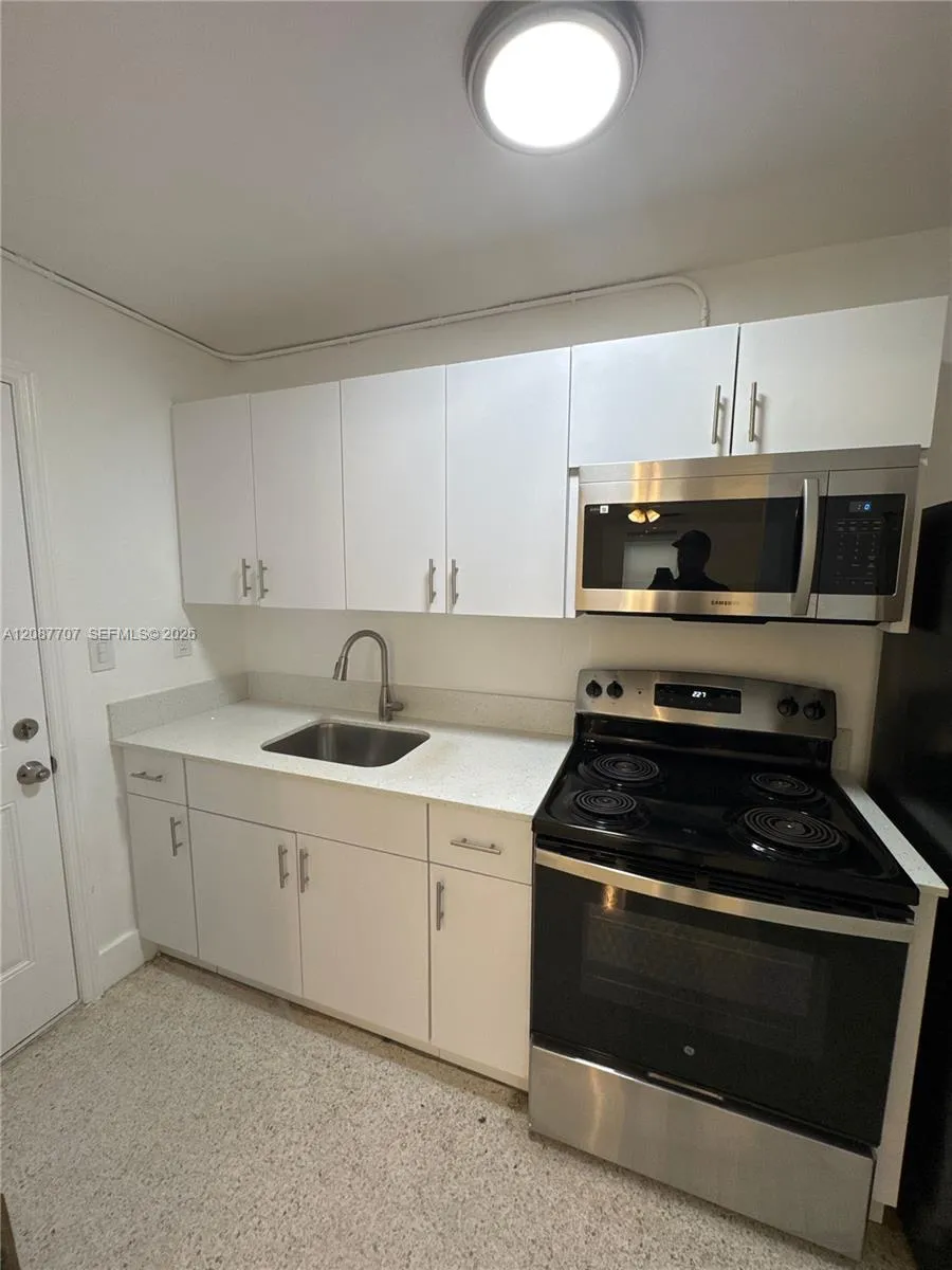 649 SW 7th St #10 Miami, FL 33130