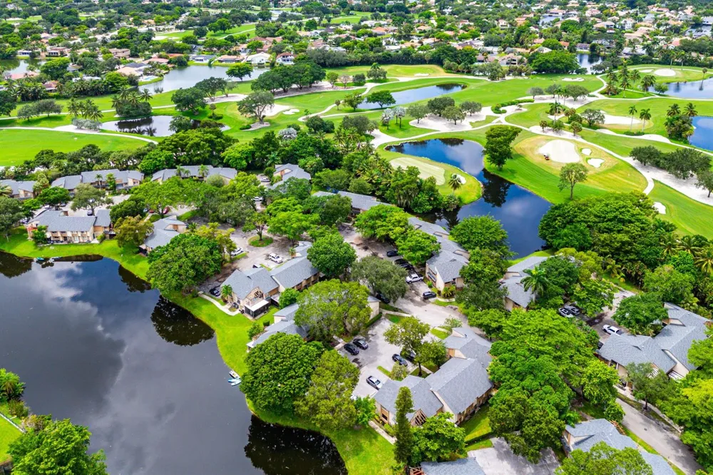 209 Wimbledon Lakes Drive Plantation, FL 33324