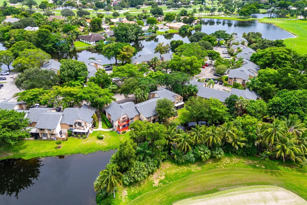 209 Wimbledon Lakes Drive Plantation, FL 33324