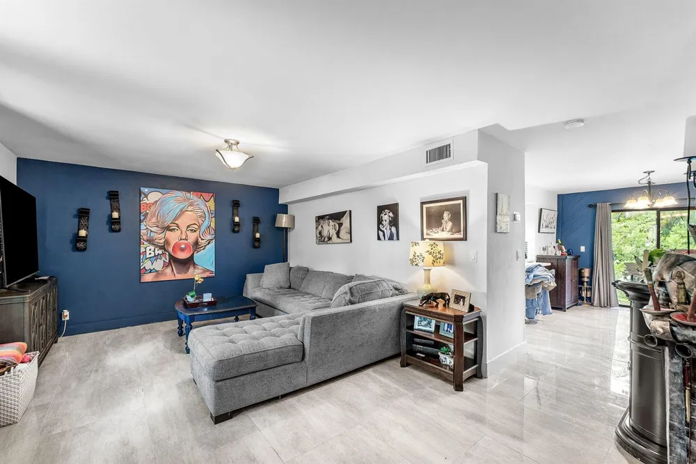 209 Wimbledon Lakes Drive Plantation, FL 33324