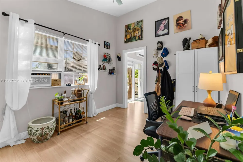 11831 NW 5th Ave Miami, FL 33168