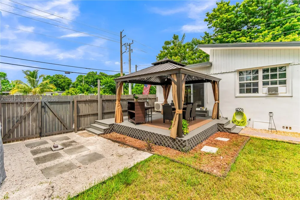 11831 NW 5th Ave Miami, FL 33168