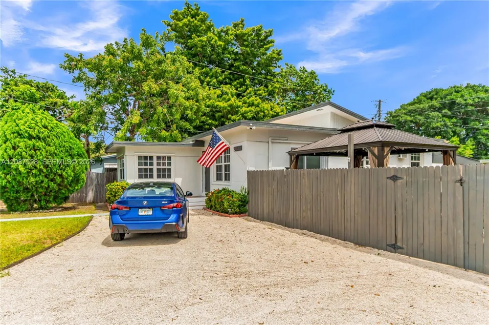 11831 NW 5th Ave Miami, FL 33168