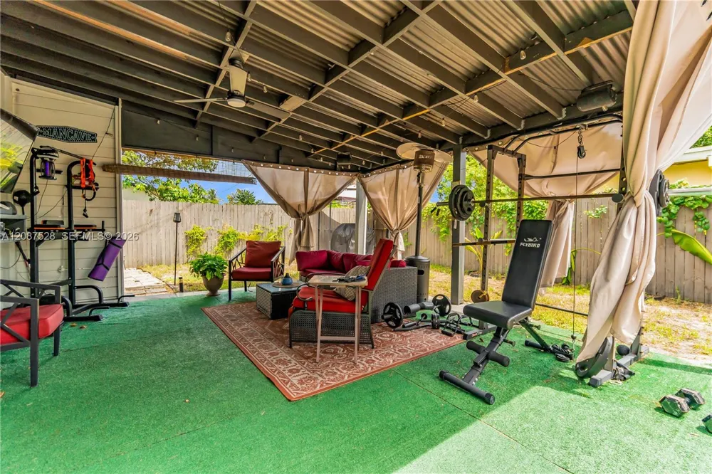 11831 NW 5th Ave Miami, FL 33168