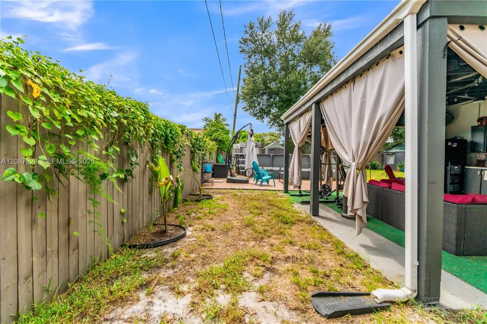 11831 NW 5th Ave Miami, FL 33168