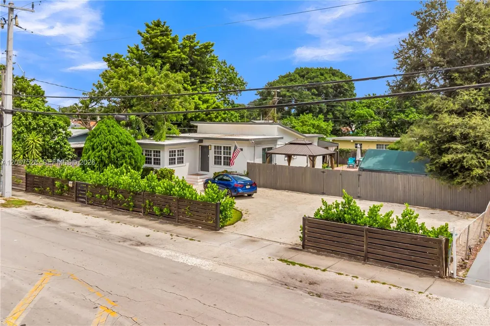 11831 NW 5th Ave Miami, FL 33168