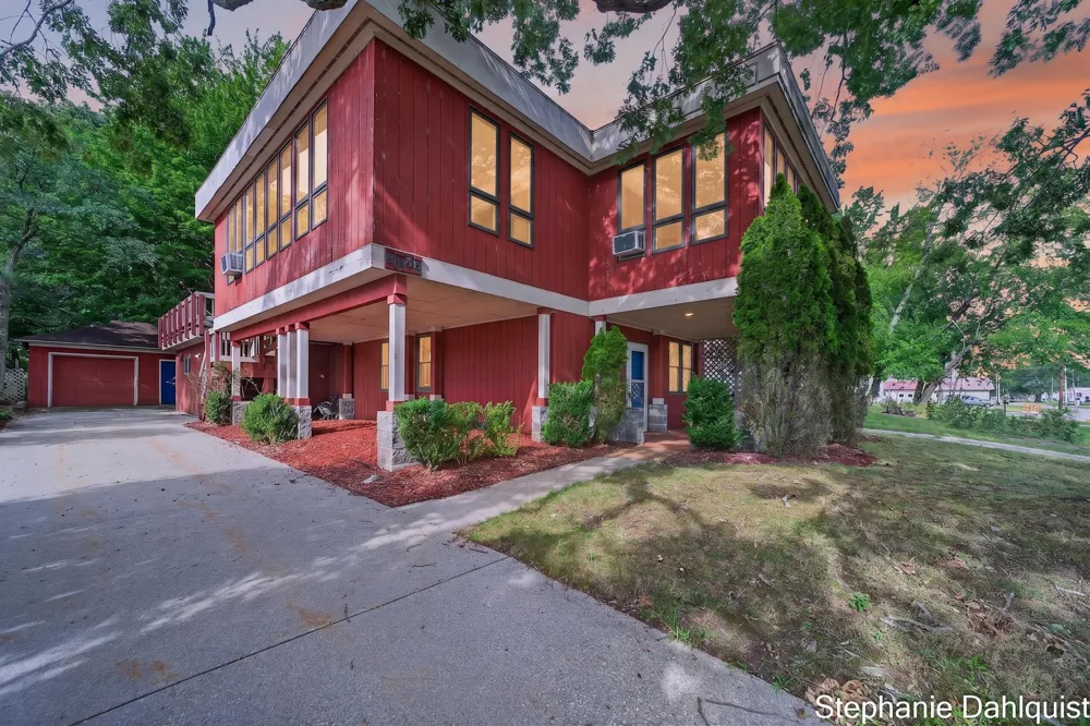 3135 Lakeshore Drive Muskegon, MI 49441