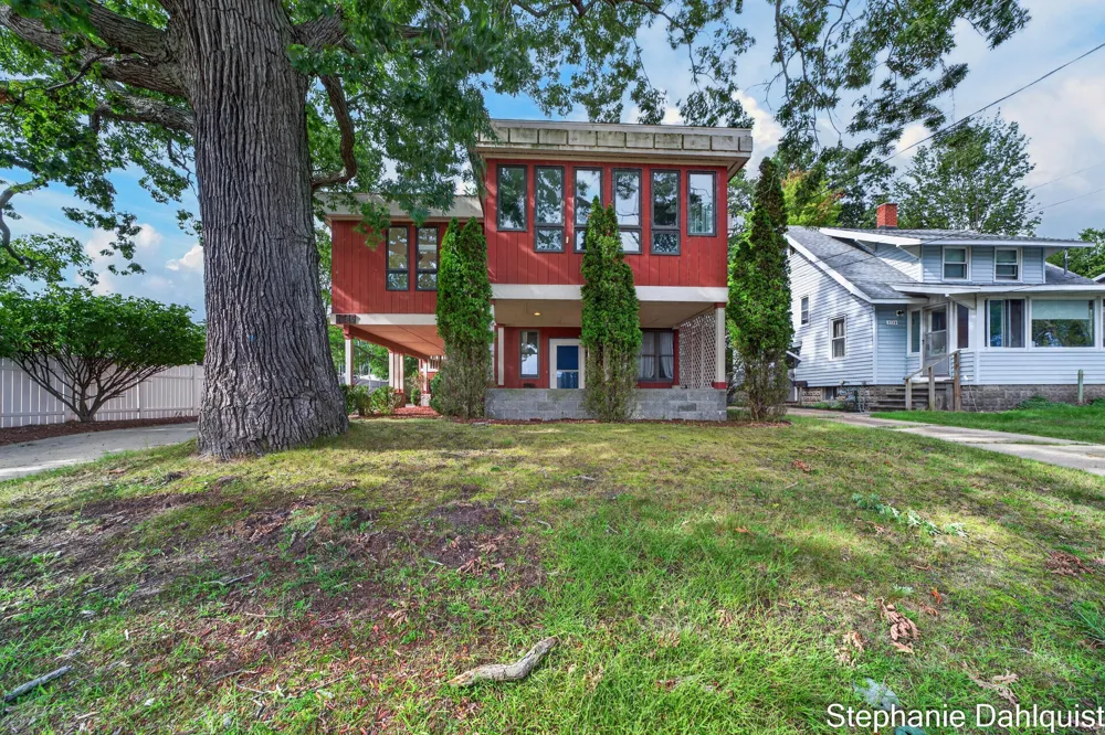 3135 Lakeshore Drive Muskegon, MI 49441