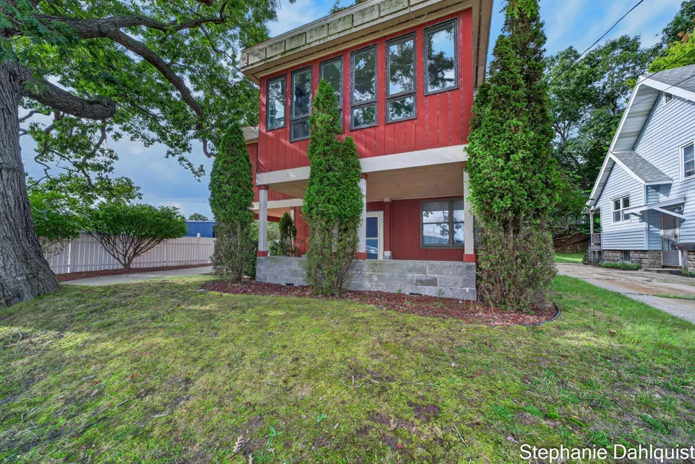 3135 Lakeshore Drive Muskegon, MI 49441