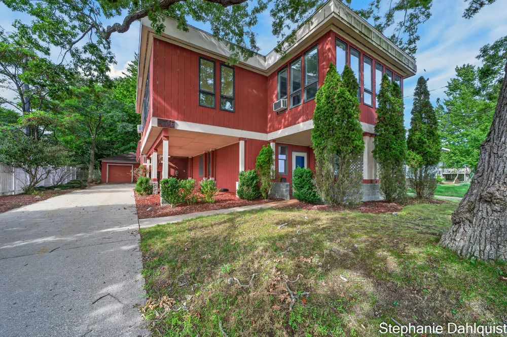 3135 Lakeshore Drive Muskegon, MI 49441