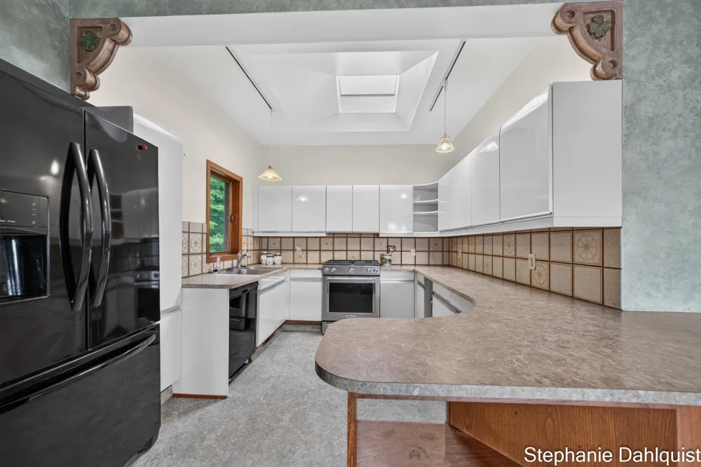 3135 Lakeshore Drive Muskegon, MI 49441
