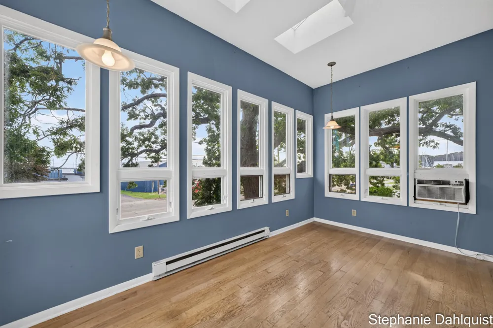 3135 Lakeshore Drive Muskegon, MI 49441