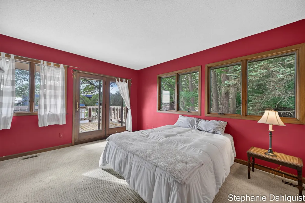 3135 Lakeshore Drive Muskegon, MI 49441