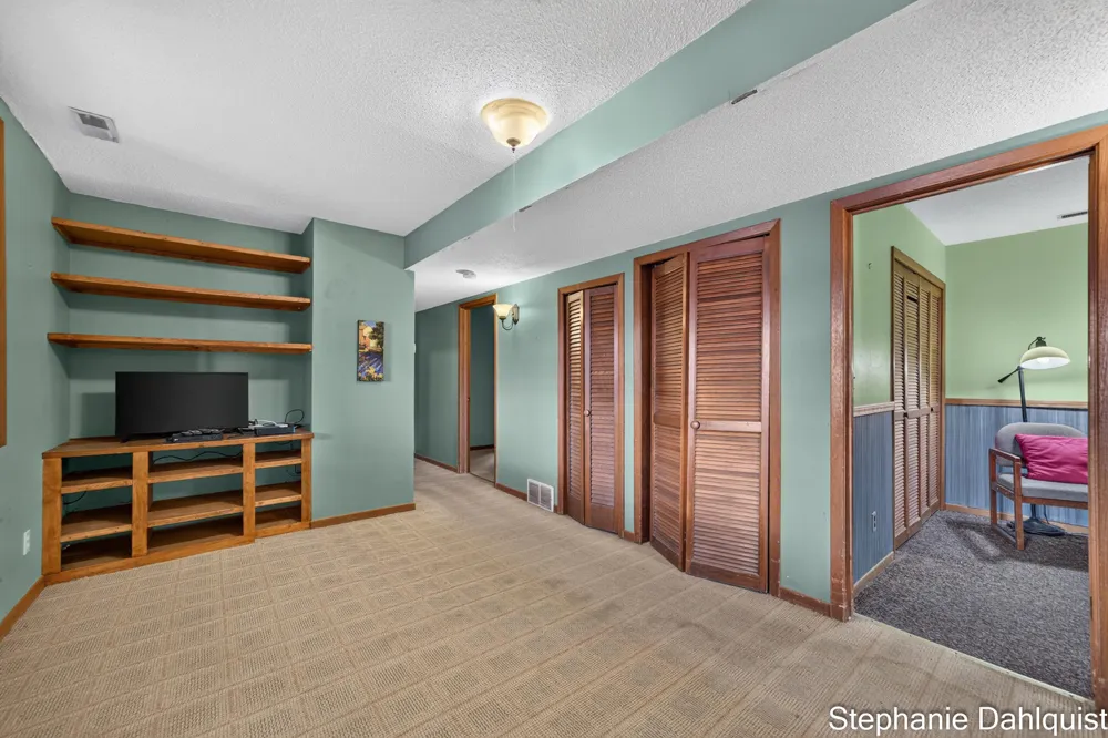 3135 Lakeshore Drive Muskegon, MI 49441