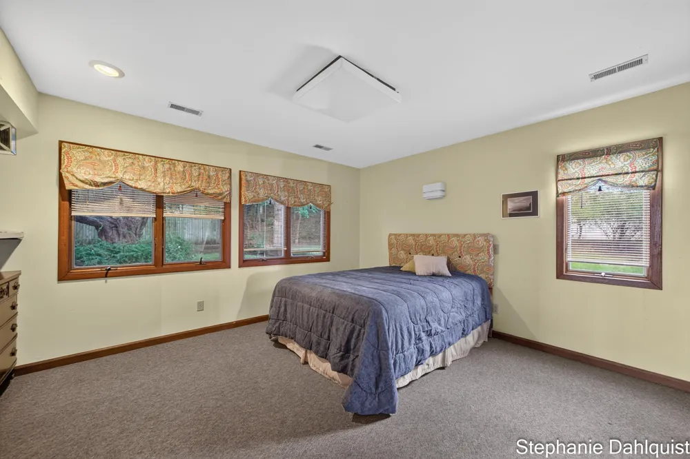 3135 Lakeshore Drive Muskegon, MI 49441