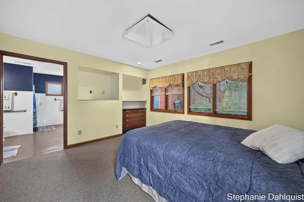 3135 Lakeshore Drive Muskegon, MI 49441