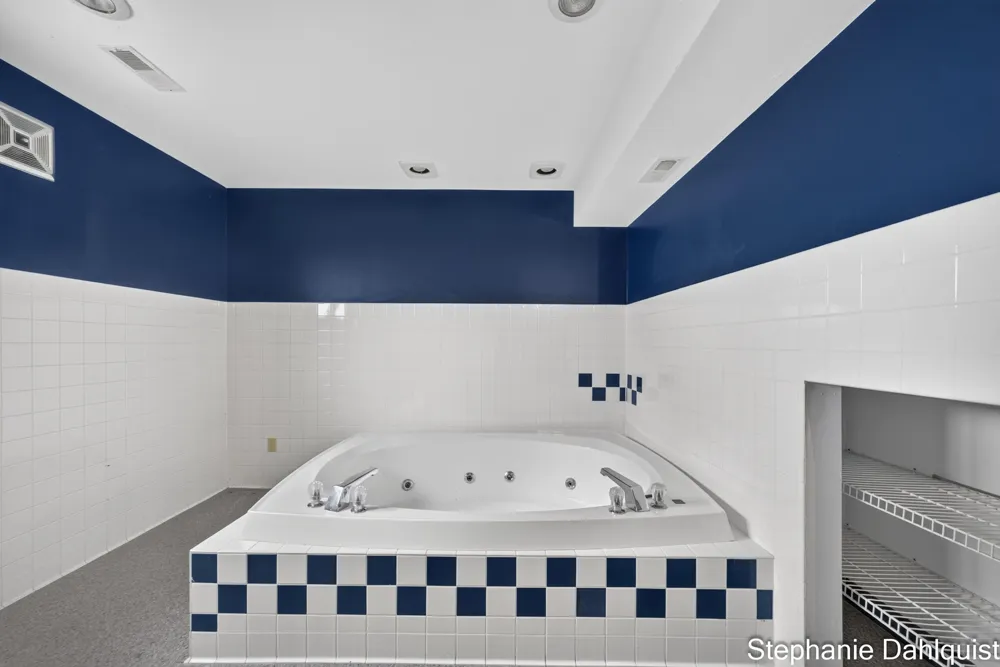3135 Lakeshore Drive Muskegon, MI 49441