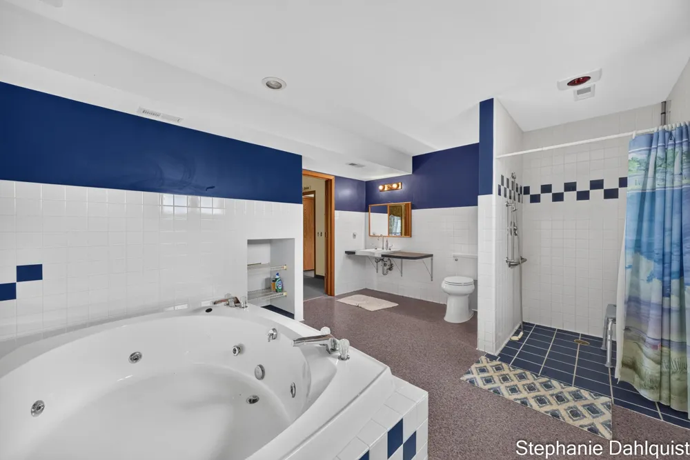 3135 Lakeshore Drive Muskegon, MI 49441