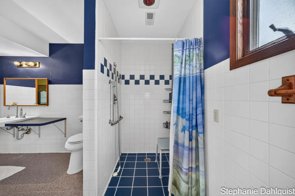 3135 Lakeshore Drive Muskegon, MI 49441