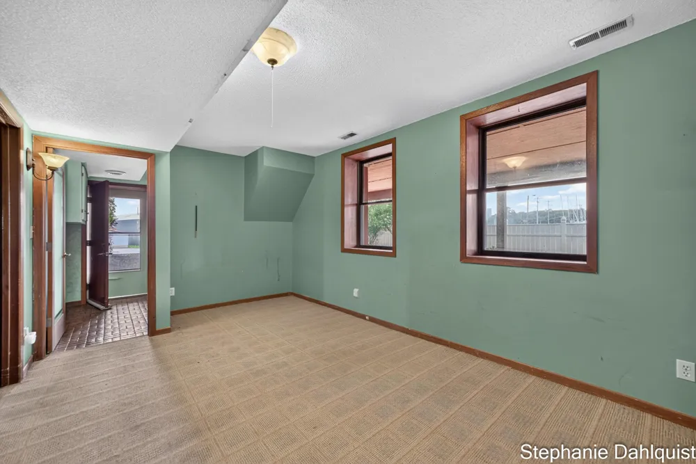 3135 Lakeshore Drive Muskegon, MI 49441
