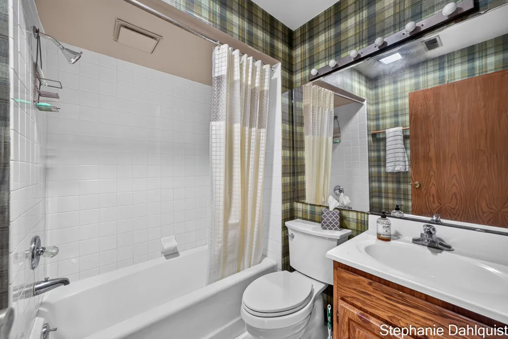 3135 Lakeshore Drive Muskegon, MI 49441