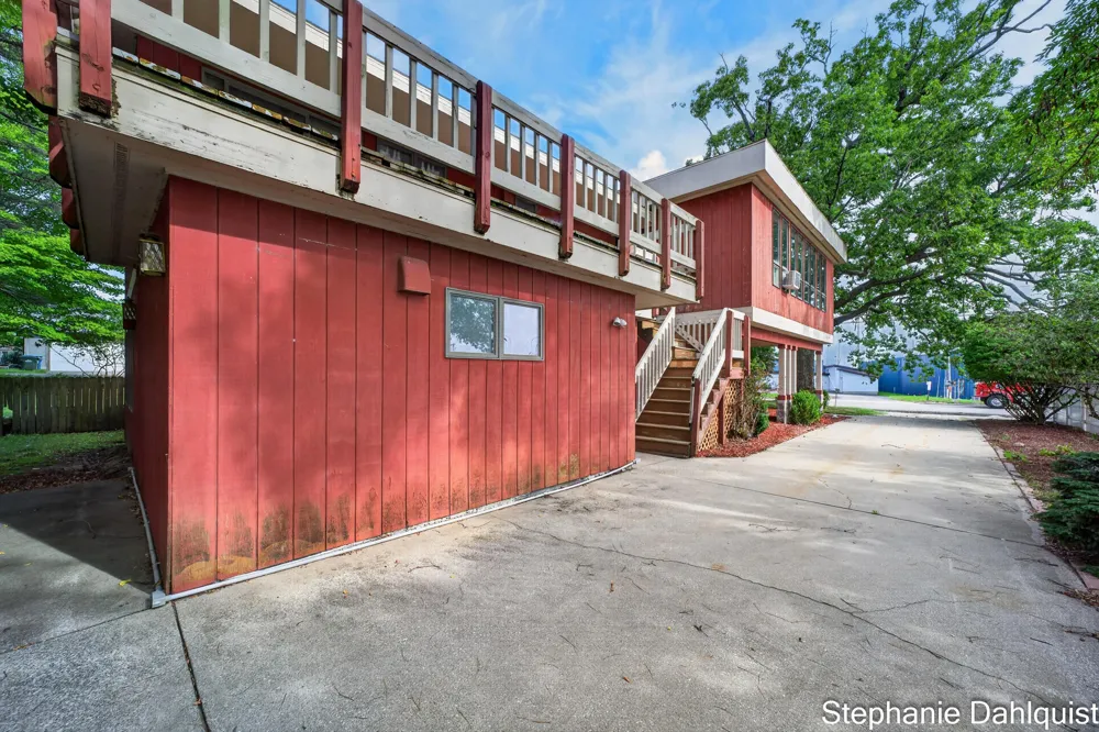 3135 Lakeshore Drive Muskegon, MI 49441