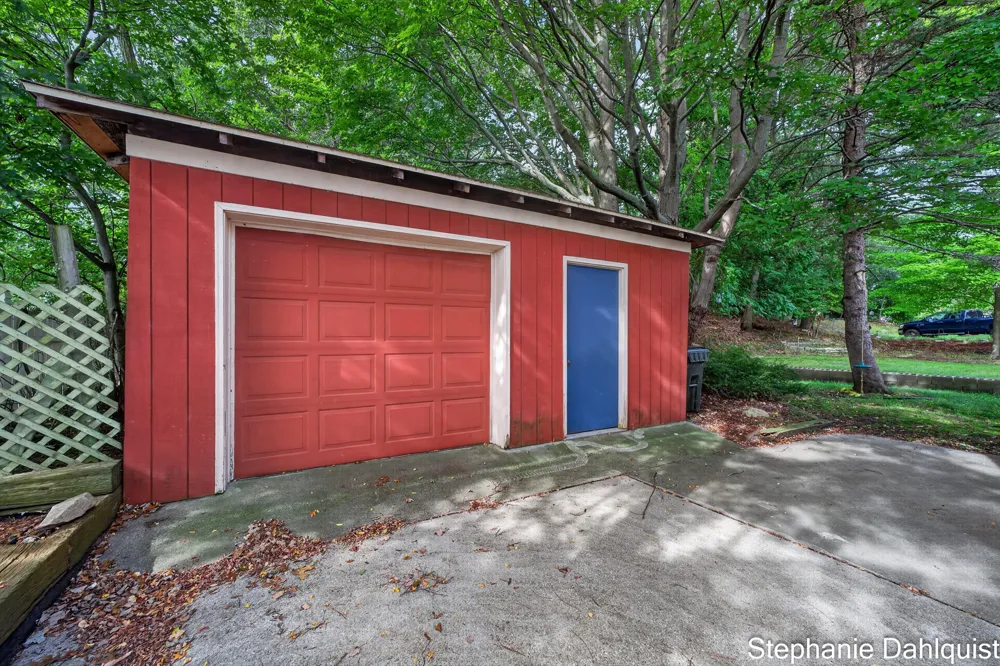 3135 Lakeshore Drive Muskegon, MI 49441