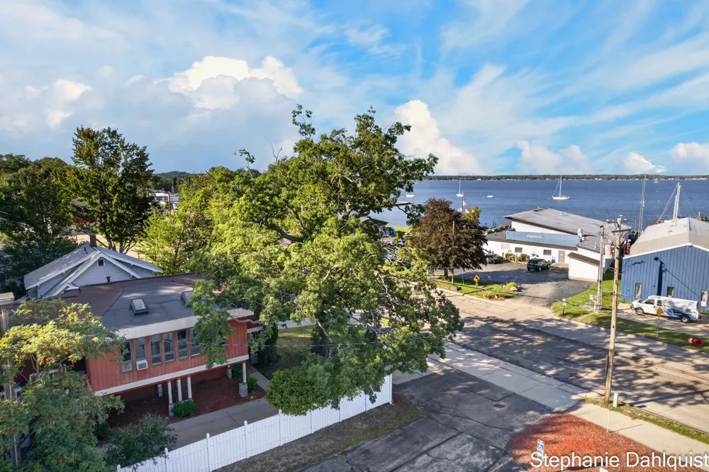 3135 Lakeshore Drive Muskegon, MI 49441