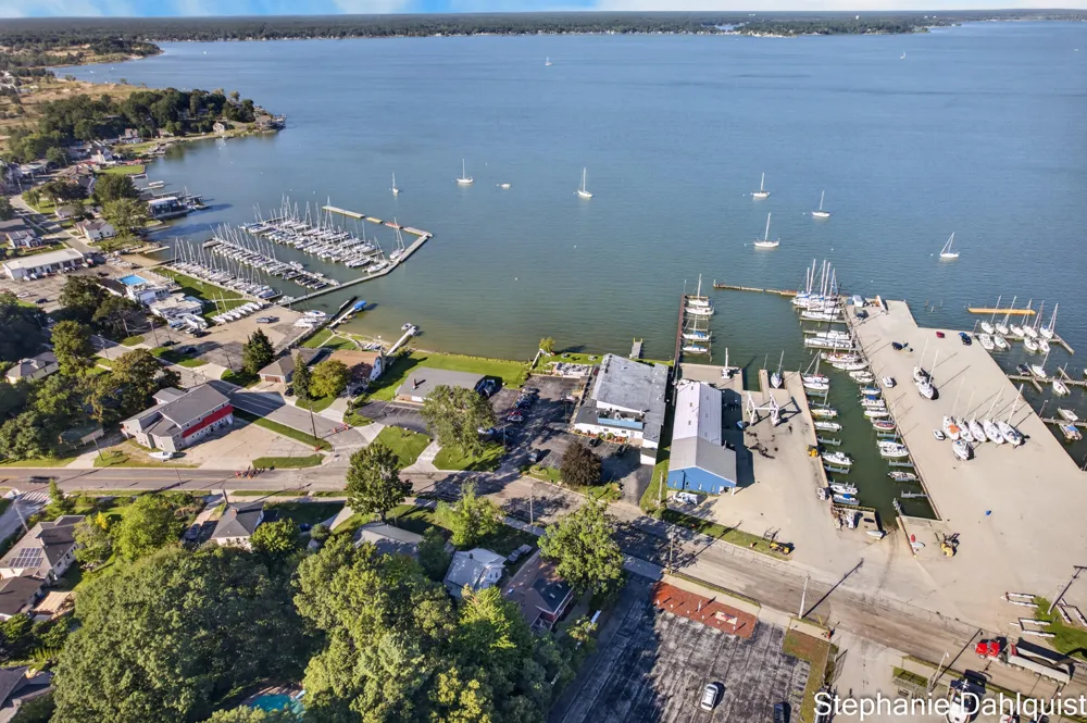3135 Lakeshore Drive Muskegon, MI 49441