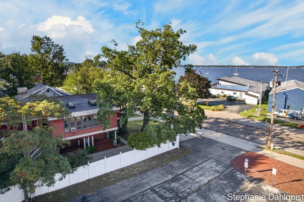 3135 Lakeshore Drive Muskegon, MI 49441