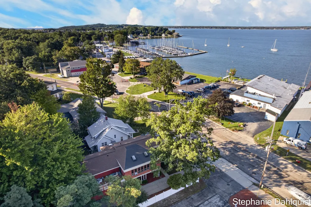 3135 Lakeshore Drive Muskegon, MI 49441