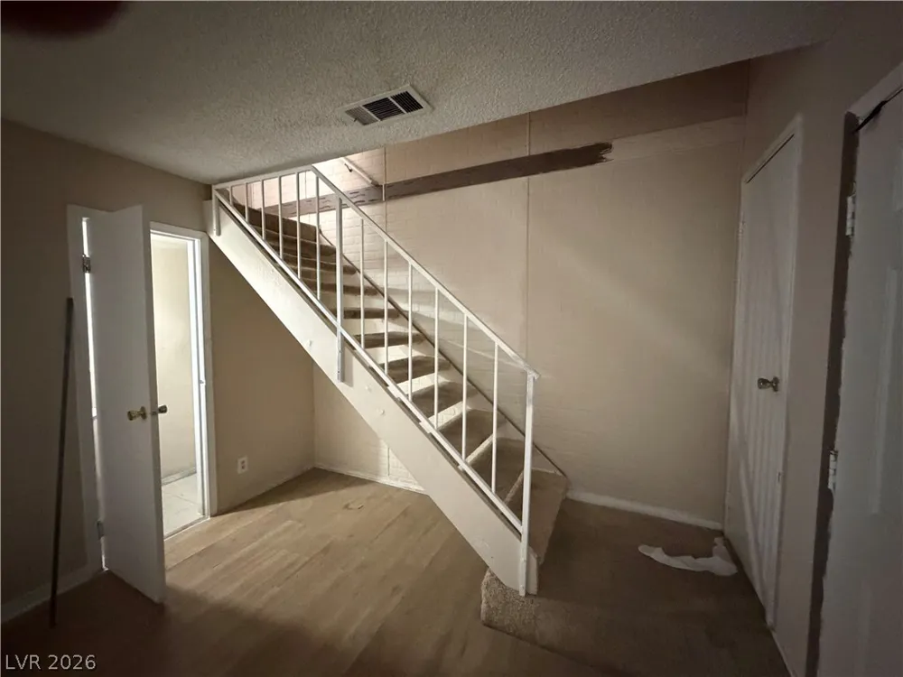 5052 Mountain Vista Street Las Vegas, NV 89120