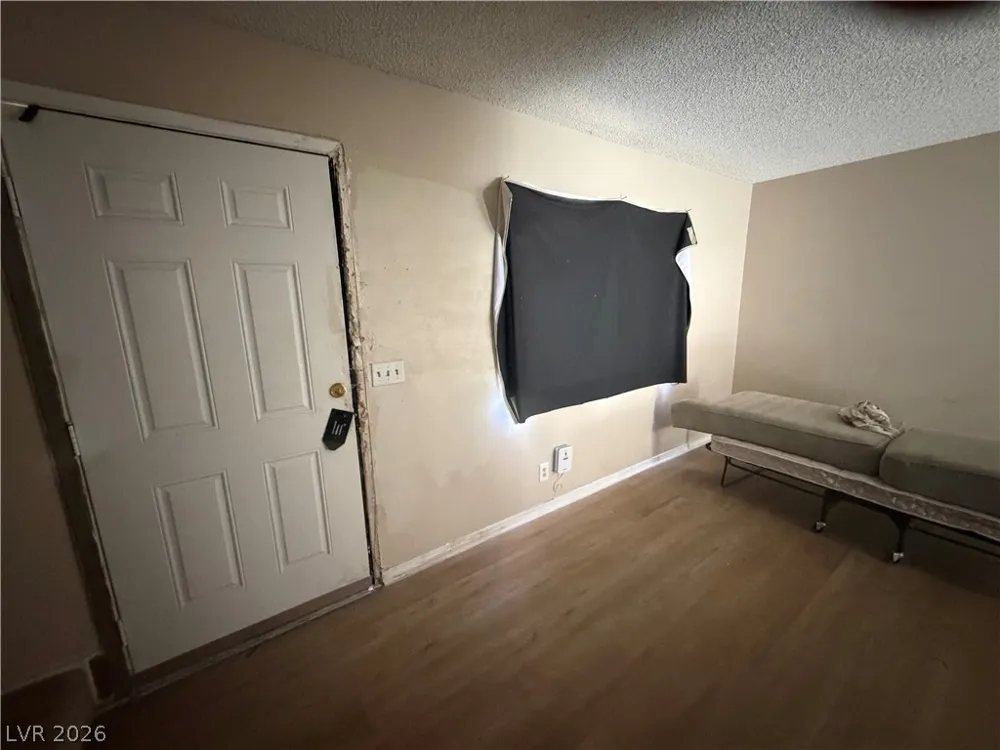 5052 Mountain Vista Street Las Vegas, NV 89120