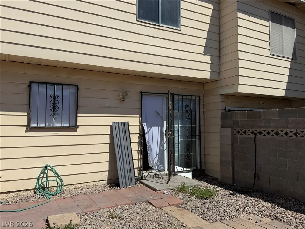 5052 Mountain Vista Street Las Vegas, NV 89120