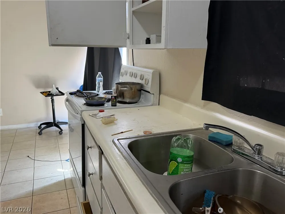 5052 Mountain Vista Street Las Vegas, NV 89120