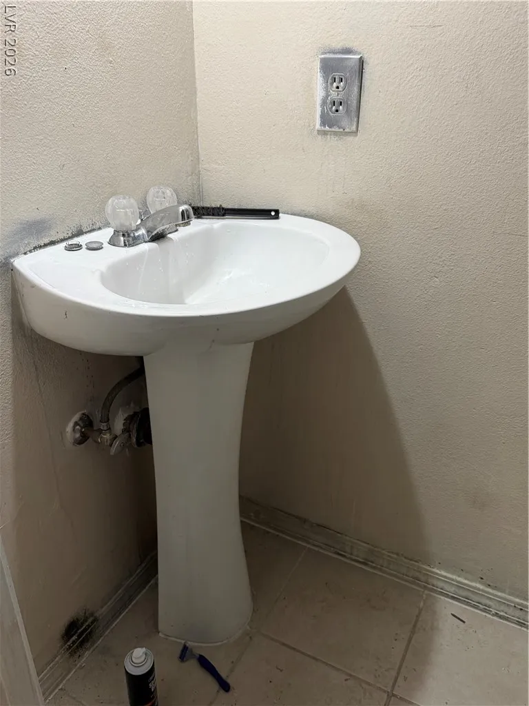 5052 Mountain Vista Street Las Vegas, NV 89120