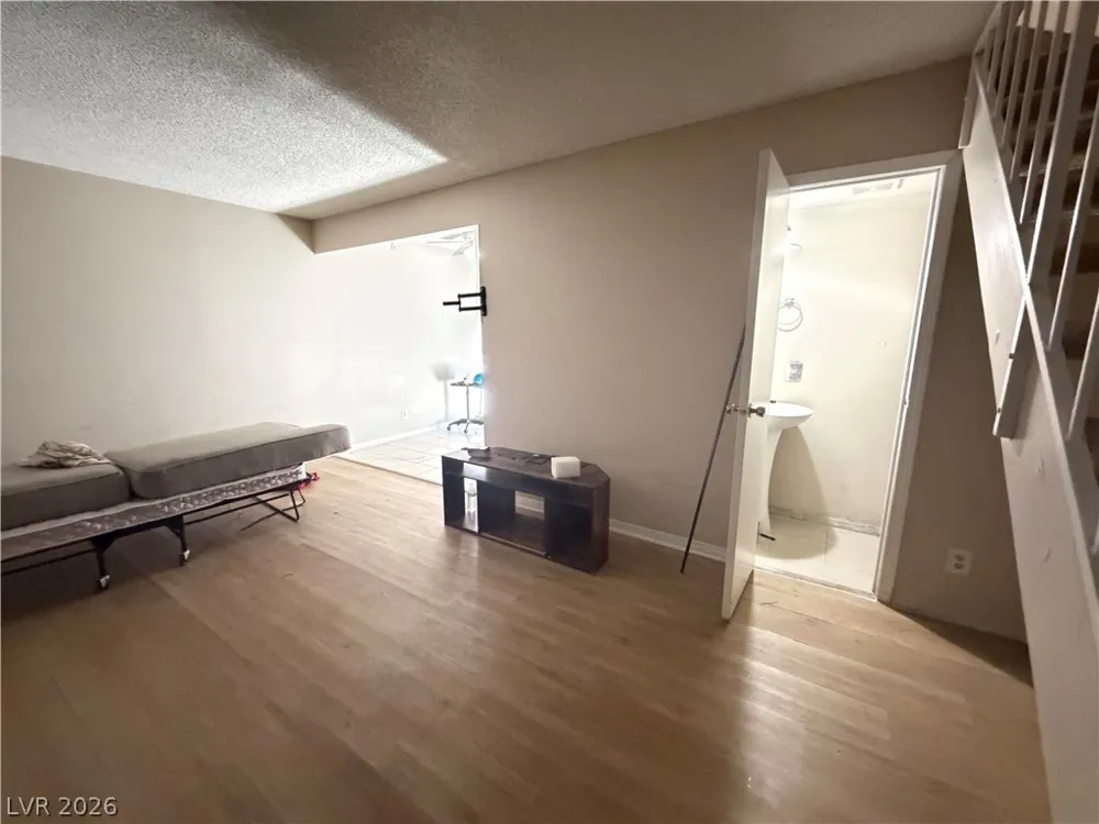 5052 Mountain Vista Street Las Vegas, NV 89120