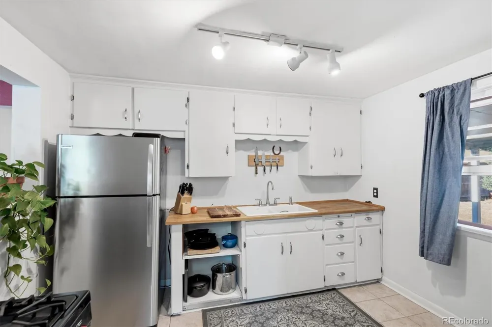 195 Perry Street Denver, CO 80219