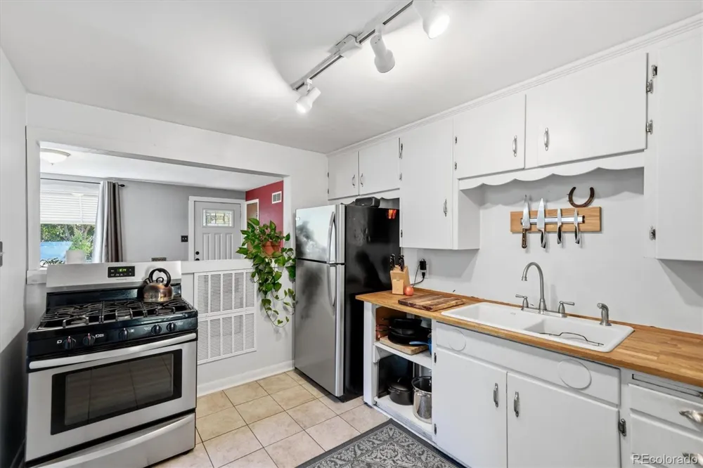195 Perry Street Denver, CO 80219
