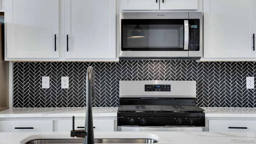43092 Castle Stuart Street Elizabeth, CO 80107