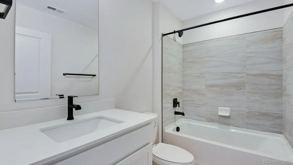 43092 Castle Stuart Street Elizabeth, CO 80107