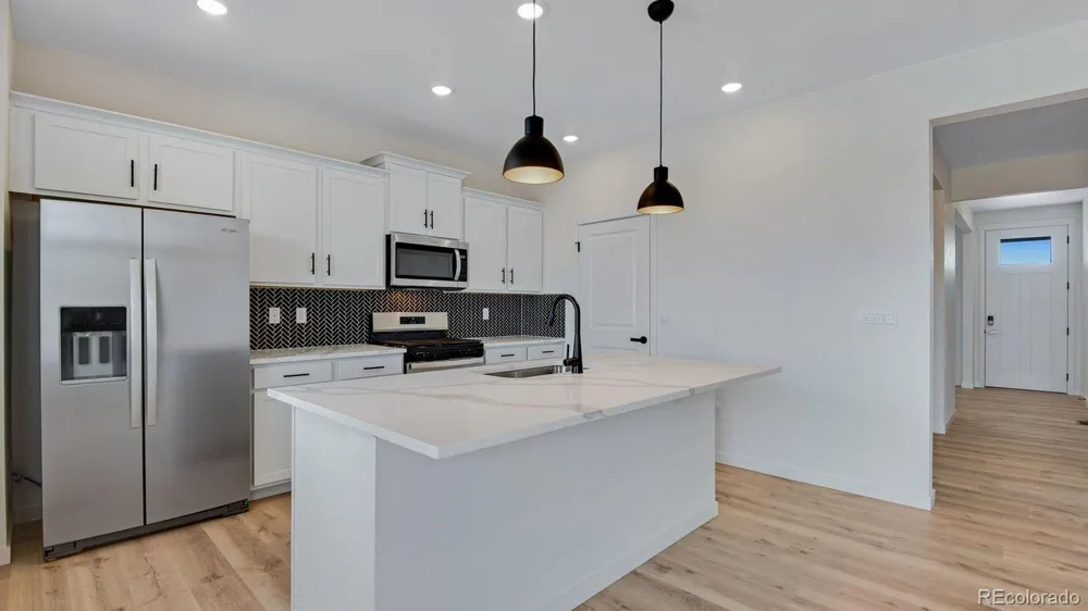 43092 Castle Stuart Street Elizabeth, CO 80107